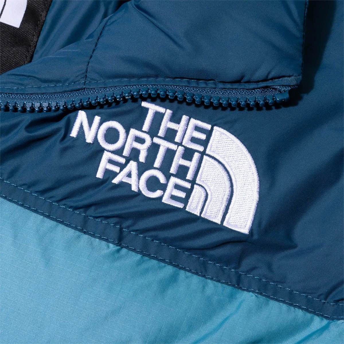 The North Face WOMEN'S 1996 RETRO NUPTSE JACKET 6 The North Face WOMEN'S 1996 RETRO NUPTSE JACKET - Image 4