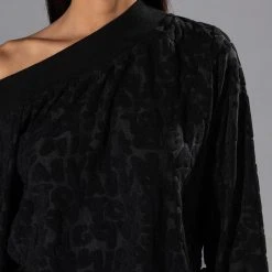 BE HERE TEXTURED OFF SHOULDER SWEATSHIRT -helmut shop be here textured off shoulder sweatshirt black 7 7 c1