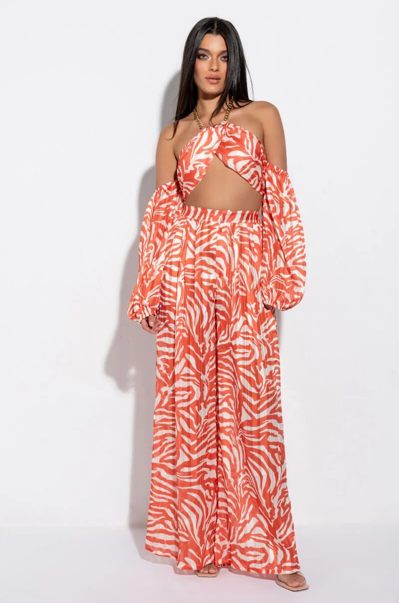 FEELING GOOD LIVING BETTER CHAIN HALTER CROP TOP 4 FEELING GOOD LIVING BETTER CHAIN HALTER CROP TOP - Image 2