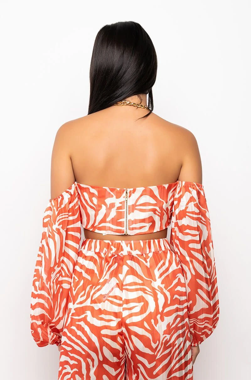 FEELING GOOD LIVING BETTER CHAIN HALTER CROP TOP 7 FEELING GOOD LIVING BETTER CHAIN HALTER CROP TOP - Image 5