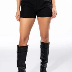 HANSEL FITTED SHORT IN BLACK