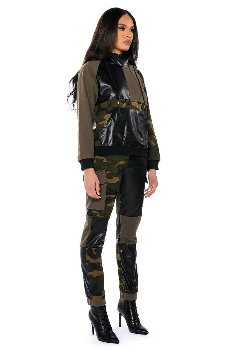 ONE AND ONLY COLORBLOCK SWEATSHIRT 8 ONE AND ONLY COLORBLOCK SWEATSHIRT - Image 6