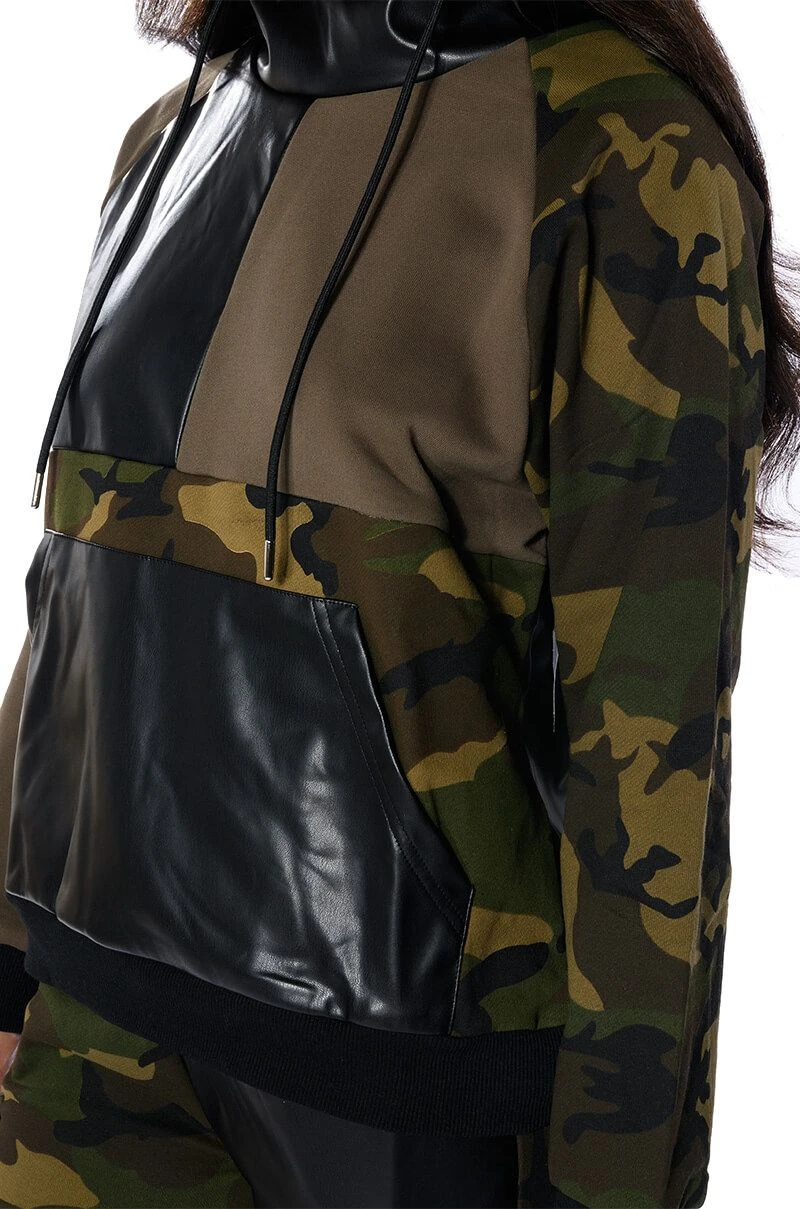 ONE AND ONLY COLORBLOCK SWEATSHIRT 11 ONE AND ONLY COLORBLOCK SWEATSHIRT - Image 9