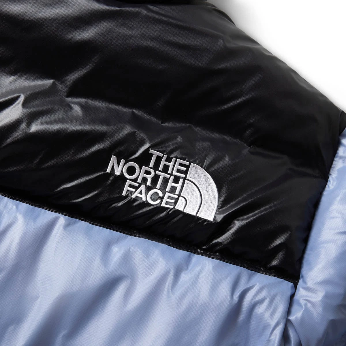 The North Face WOMEN'S NUPTSE SHORT JACKET 6 The North Face WOMEN'S NUPTSE SHORT JACKET - Image 4