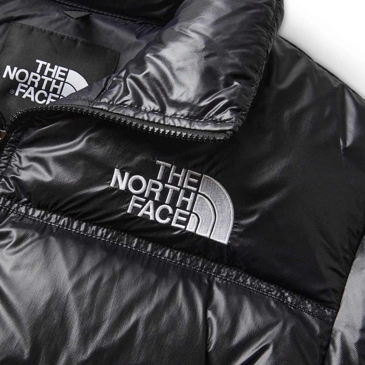 The North Face WOMEN'S NUPTSE SHORT JACKET 5 The North Face WOMEN'S NUPTSE SHORT JACKET - Image 3